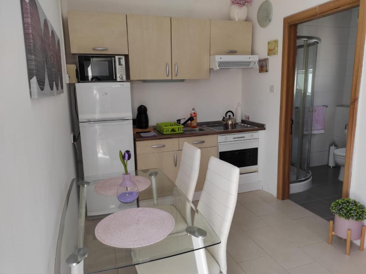 Studio Apartment With Private Terrace, Jacuzzi & Views Mosta Buitenkant foto